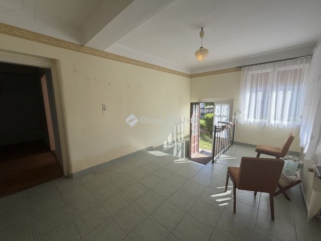 Eladó családi ház, Csikvándon 34.99 M Ft, 5 szobás