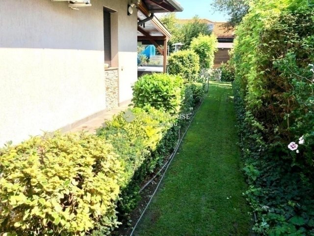 Eladó családi ház, Vecsésen 245 M Ft, 5 szobás
