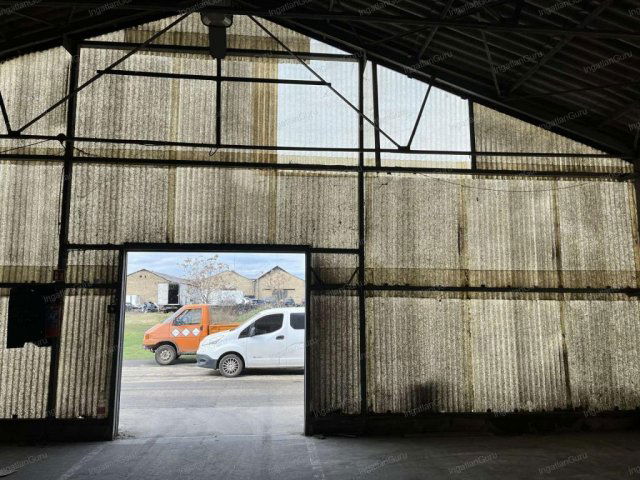 Kiadó ipari ingatlan, Kecskeméten 300 E Ft / hó