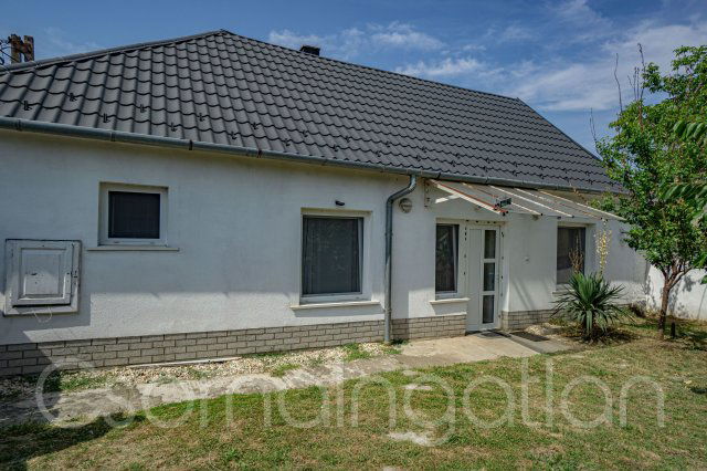 Eladó családi ház, Kapuváron 48.5 M Ft, 3+1 szobás