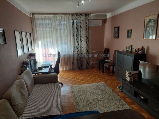 Eladó téglalakás, Nyíregyházán 33.5 M Ft, 2 szobás