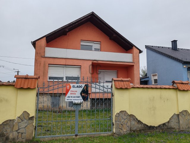 Eladó családi ház, Öttevényen 105 M Ft, 7 szobás