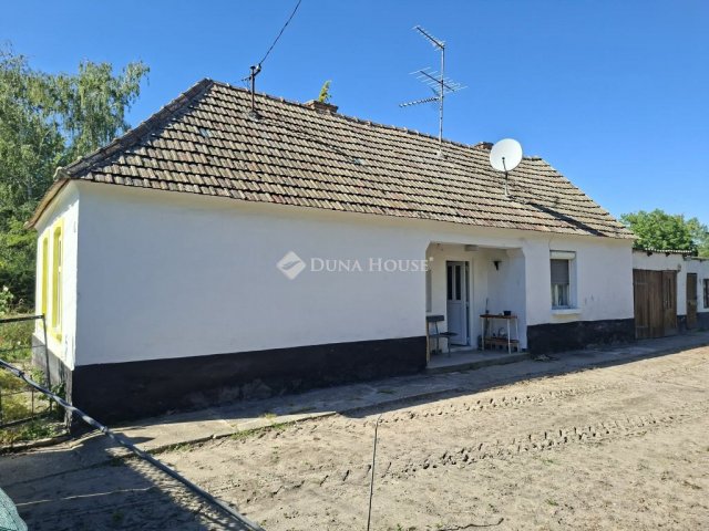 Eladó családi ház, Répceszemerén 10 M Ft, 2 szobás