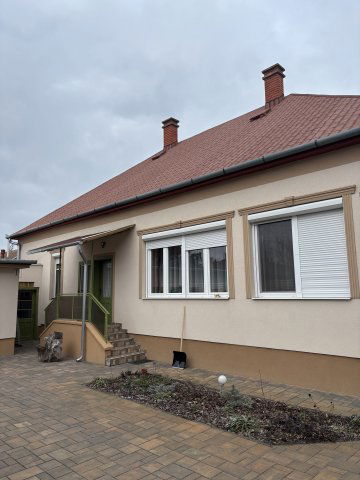 Eladó családi ház, Kiskunfélegyházán 102 M Ft, 4 szobás