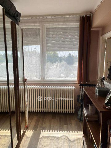 Eladó téglalakás, Dunaújvárosban 22.5 M Ft, 1+1 szobás
