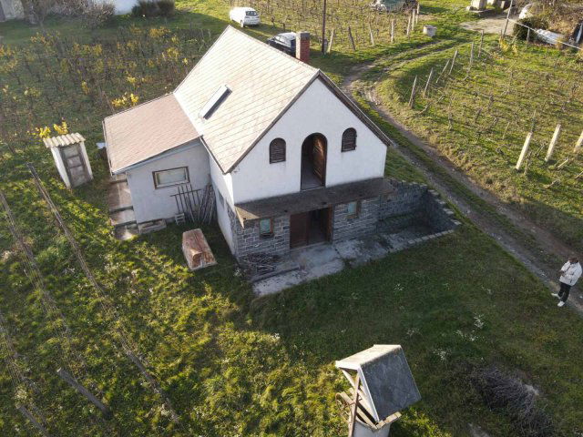 Eladó nyaraló, Lesenceistvándon 34.9 M Ft, 2 szobás