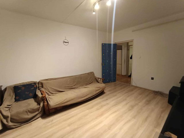 Eladó panellakás, Pécsett 39.9 M Ft, 2+1 szobás