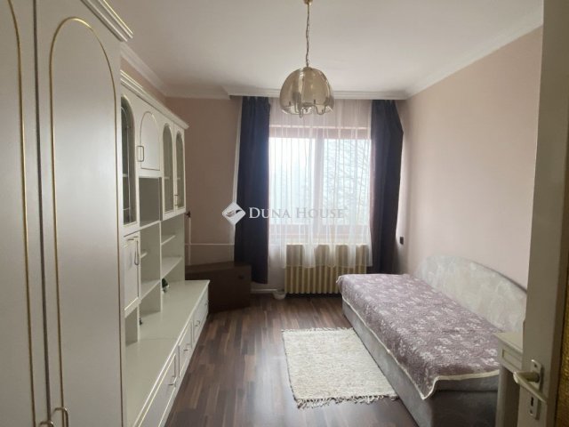 Eladó családi ház, Ladánybenén 69.9 M Ft, 5 szobás