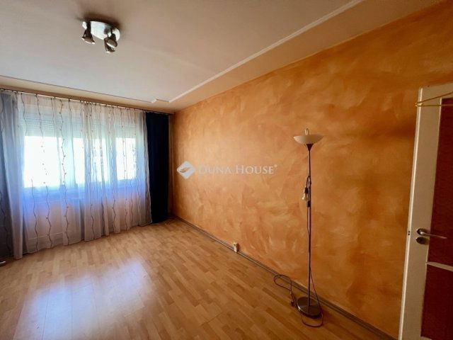 Eladó panellakás, Szegeden 45 M Ft, 1+2 szobás