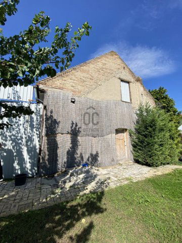 Eladó téglalakás, Cegléden 30.9 M Ft, 6 szobás