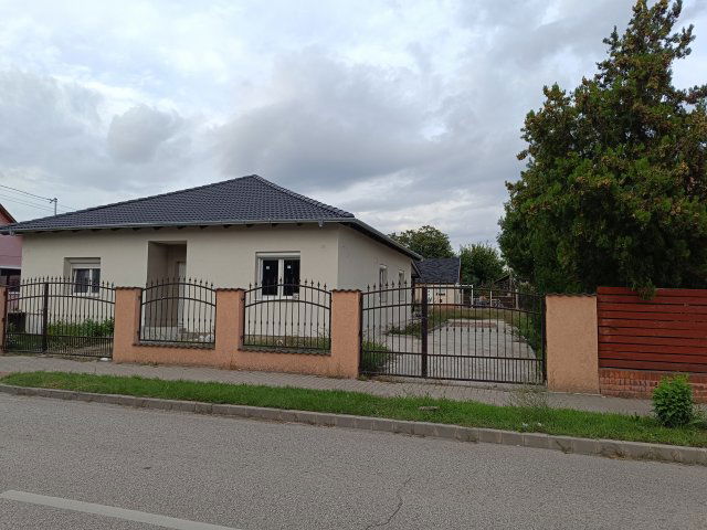 Eladó családi ház, Szigethalmon 95 M Ft, 4 szobás