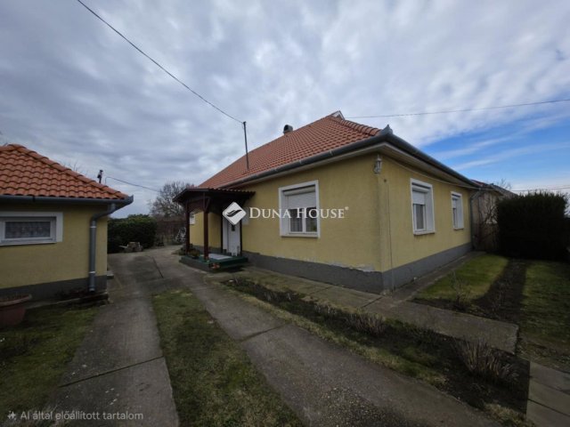 Eladó családi ház, Ercsiben 65 M Ft, 4 szobás