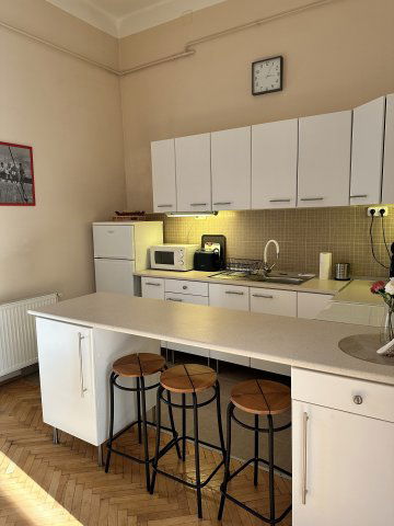 Kiadó téglalakás, albérlet, VI. kerületben, Vörösmarty utcában