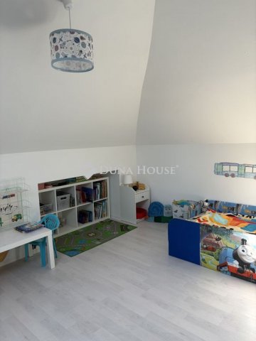 Eladó családi ház, Tatabányán 84.99 M Ft, 5 szobás