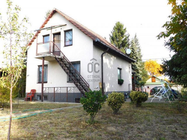 Eladó nyaraló, Tápiószentmártonon 37.5 M Ft, 6 szobás