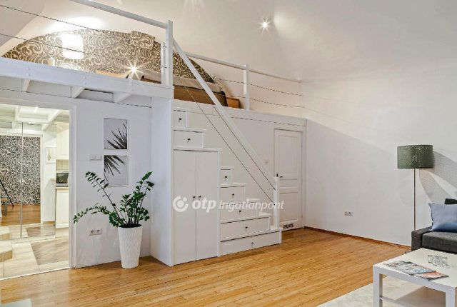 Eladó téglalakás, Budapesten, VII. kerületben 69.9 M Ft