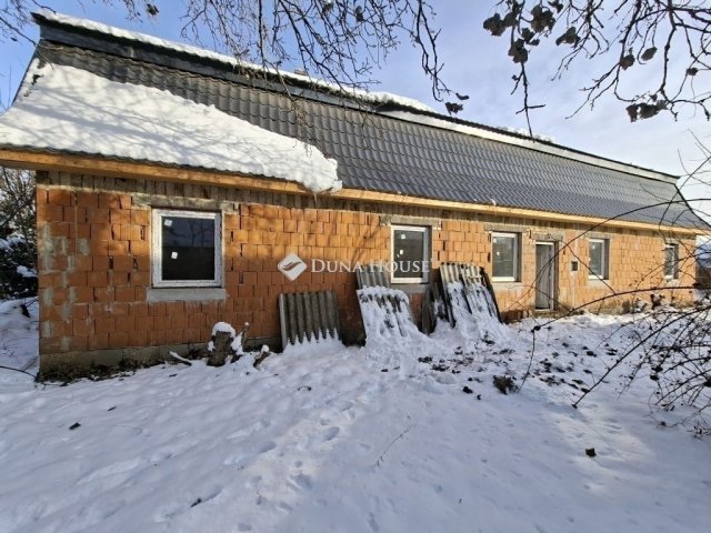 Eladó családi ház, Tóalmáson 60 M Ft, 12 szobás