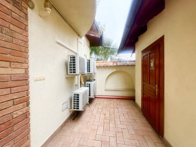 Eladó családi ház, Gyulán 175 M Ft, 6+2 szobás