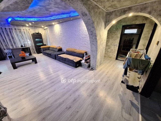 Eladó családi ház, Tiszakécskén 70 M Ft, 4 szobás