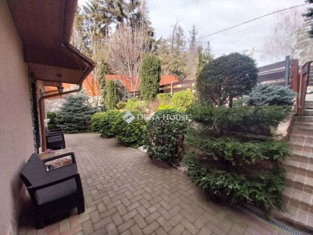 Eladó családi ház, Szentendrén 195 M Ft, 7 szobás