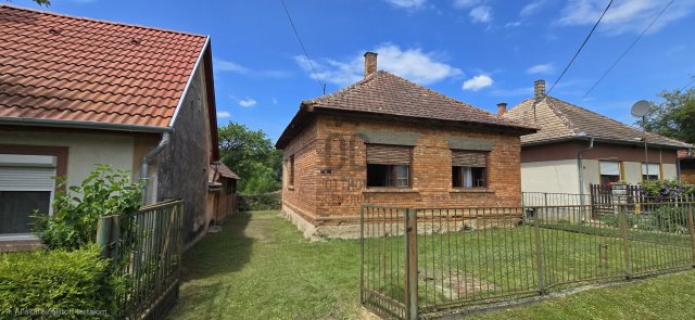 Eladó családi ház, Hegyhátszentjakabon 10 M Ft, 2 szobás