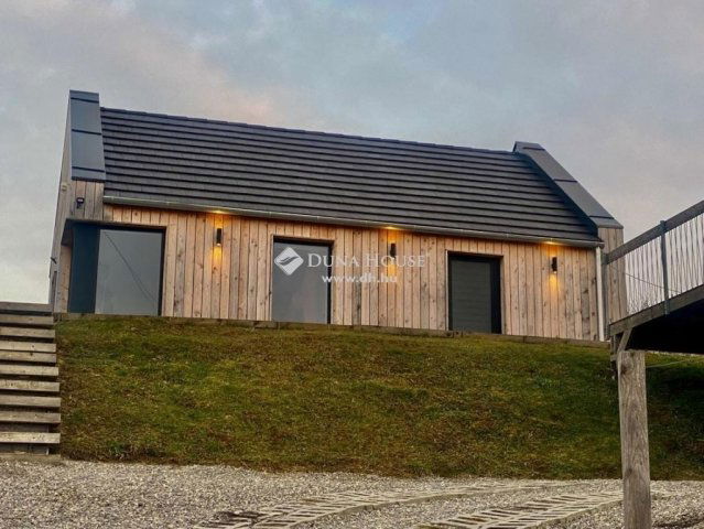 Eladó családi ház, Orfűn 109 M Ft, 3 szobás