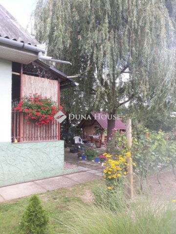 Eladó családi ház, Csemőn 28.9 M Ft, 3 szobás
