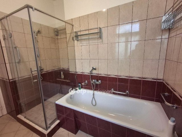 Eladó családi ház, Budapesten, II. kerületben 335 M Ft