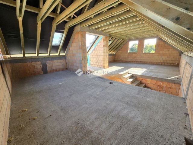 Eladó családi ház, Veszprémben 98 M Ft, 5 szobás