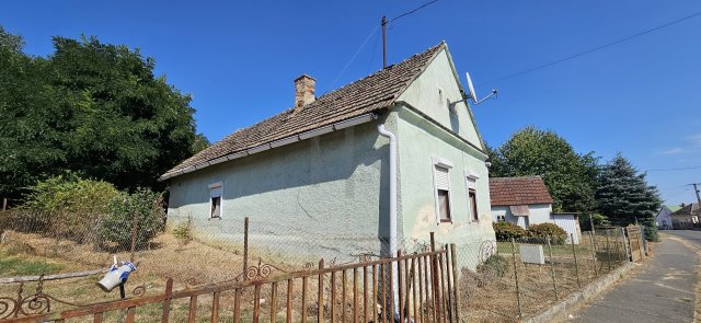 Eladó családi ház, Heresznyén 12 M Ft, 1 szobás