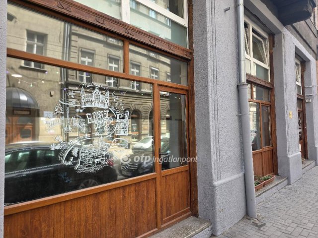 Eladó téglalakás, Budapesten, VII. kerületben 840 M Ft