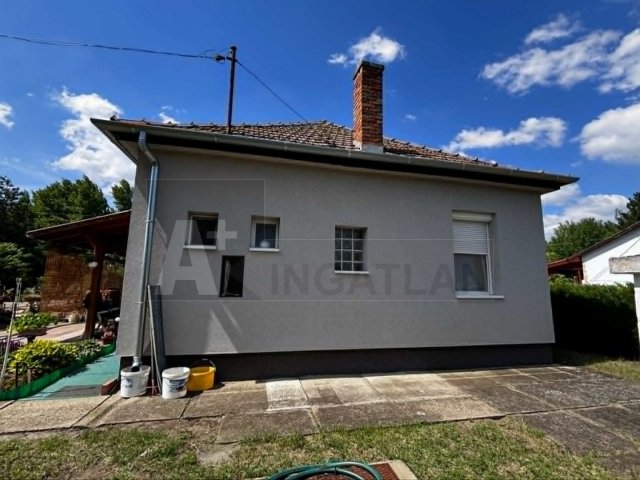 Eladó családi ház, Szatymazon 49.9 M Ft, 2 szobás