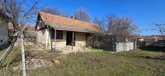Eladó családi ház, Mikepércsen 49.9 M Ft, 2 szobás
