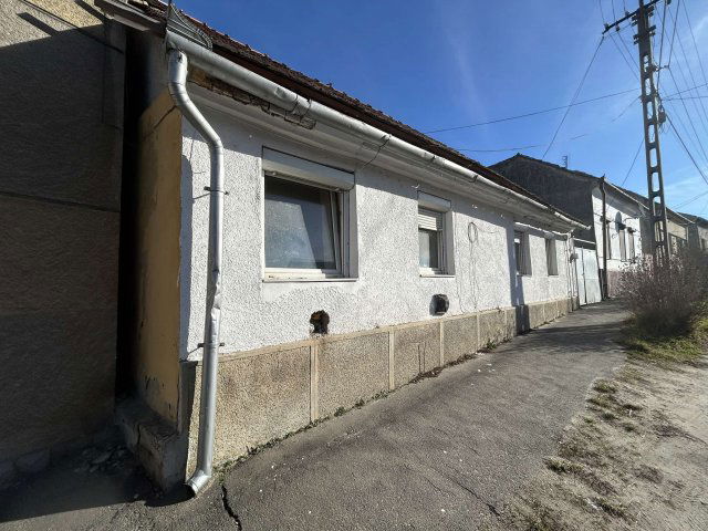 Eladó sorház, Kaposváron 16.5 M Ft, 2 szobás