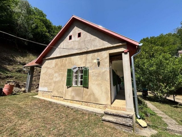 Eladó családi ház, Hosszúhetényen 39.9 M Ft, 2 szobás