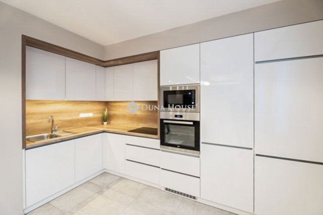 Eladó téglalakás, Kecskeméten 109 M Ft, 4 szobás