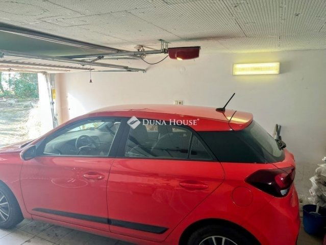 Eladó téglalakás, Pécsett 91.9 M Ft, 3 szobás