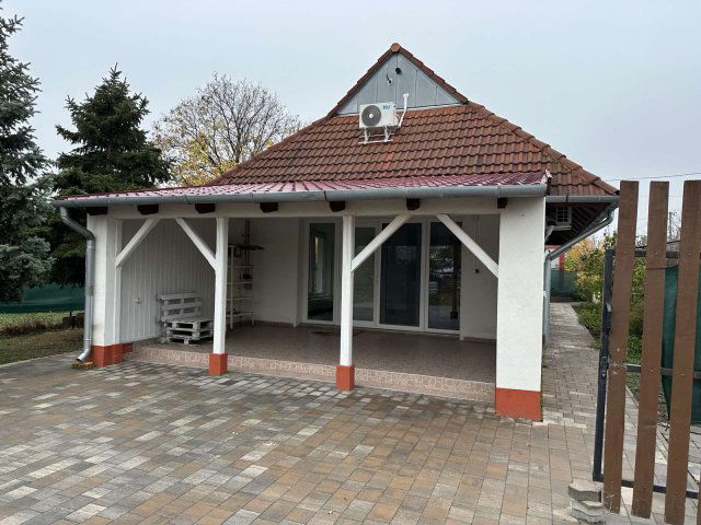 Kiadó családi ház, albérlet, Várpalotán 300 E Ft / hó