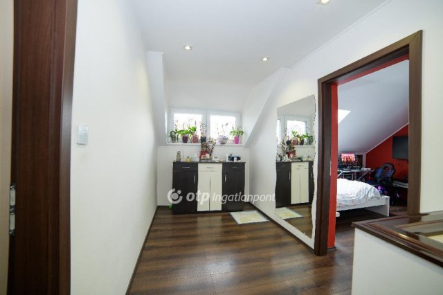 Eladó családi ház, Cegléden 90 M Ft, 4+1 szobás