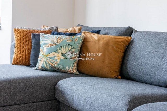 Eladó téglalakás, Budapesten, VI. kerületben 152.816 M Ft