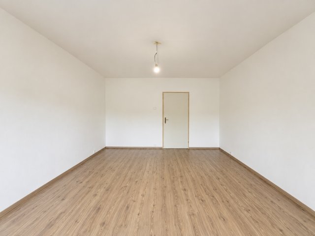 Eladó panellakás, Budapesten, XXI. kerületben, Erdősor utcában
