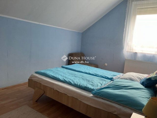 Eladó családi ház, Balatonfenyvesen 224 M Ft, 9 szobás