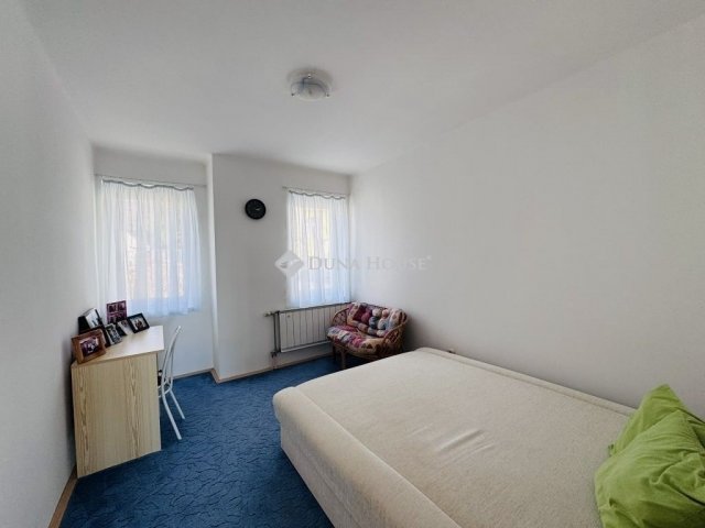 Eladó családi ház, Pécsett 154 M Ft, 5 szobás