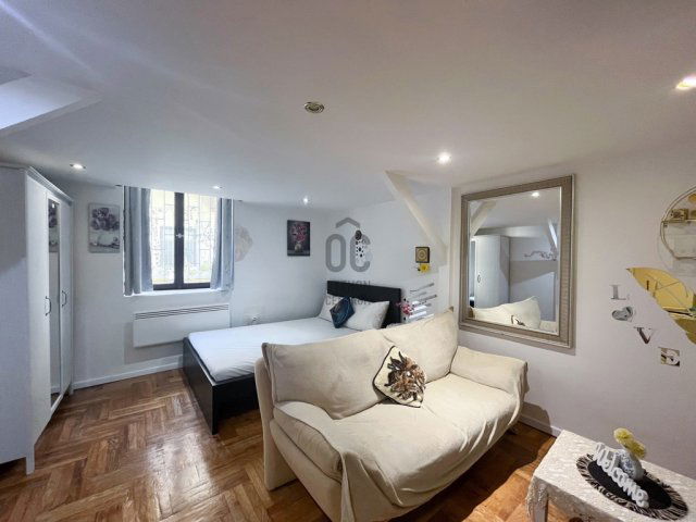 Eladó téglalakás, Budapesten, VI. kerületben 49.9 M Ft, 1 szobás