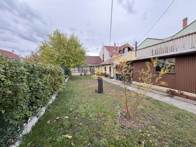 Eladó ikerház, Budapesten, XX. kerületben, Hatvani utcában