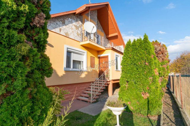 Eladó családi ház, Mosonmagyaróváron 85 M Ft, 4+2 szobás