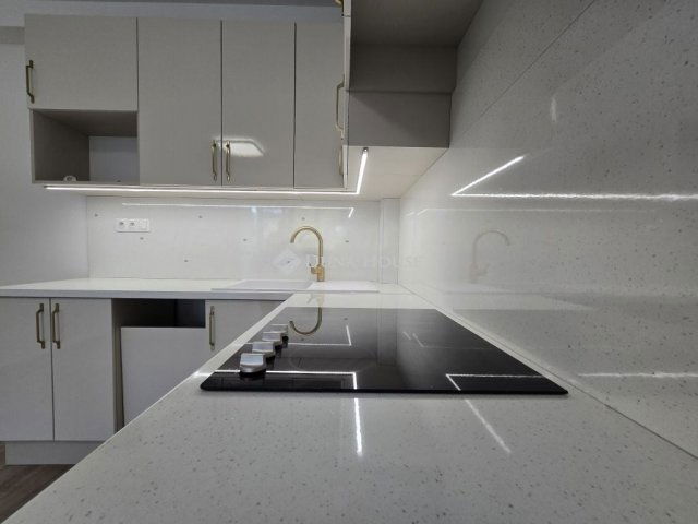 Eladó panellakás, Pécsett 48.9 M Ft, 3 szobás