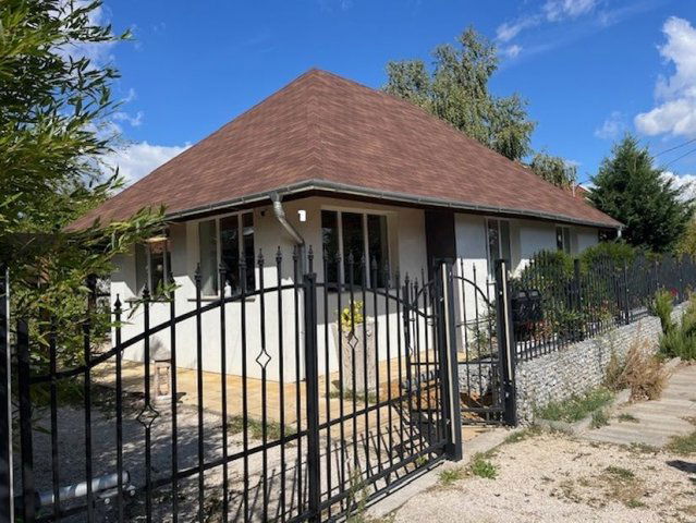 Eladó családi ház, Szigethalmon 114.9 M Ft, 4+2 szobás