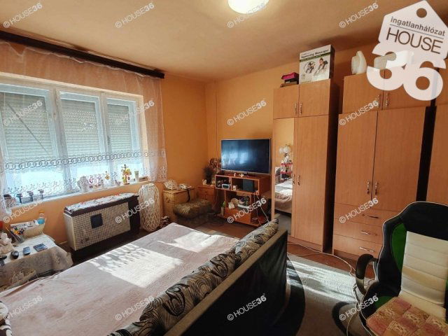 Eladó családi ház, Kunszentmiklóson 29.4 M Ft, 5 szobás