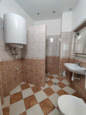 Eladó téglalakás, Esztergomban 24.99 M Ft, 2 szobás